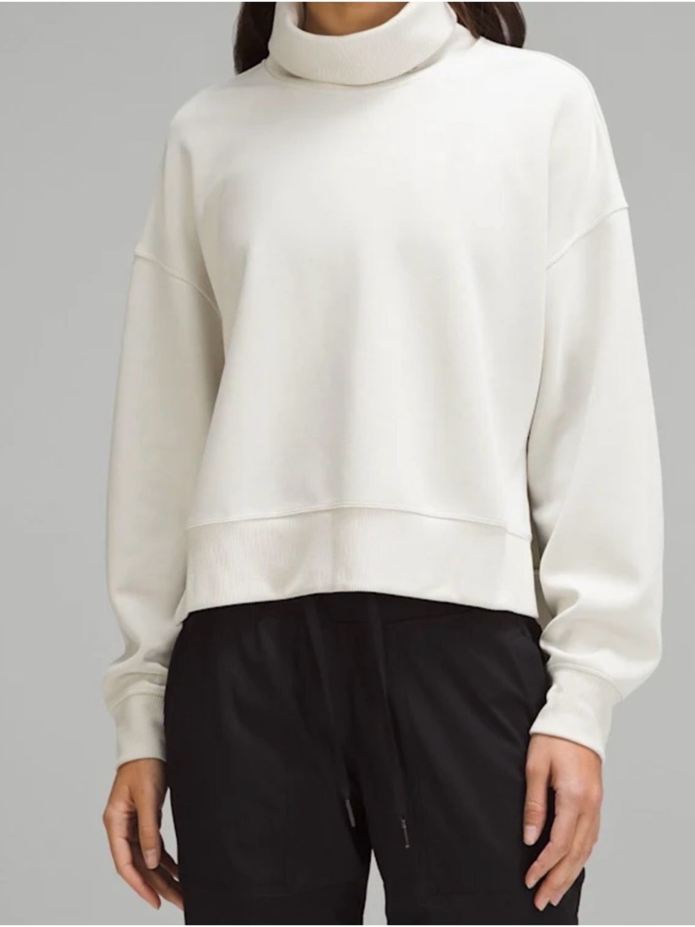 Lululemon Softstreme Turtleneck Pullover Sweater Size 2 Cream Bone White